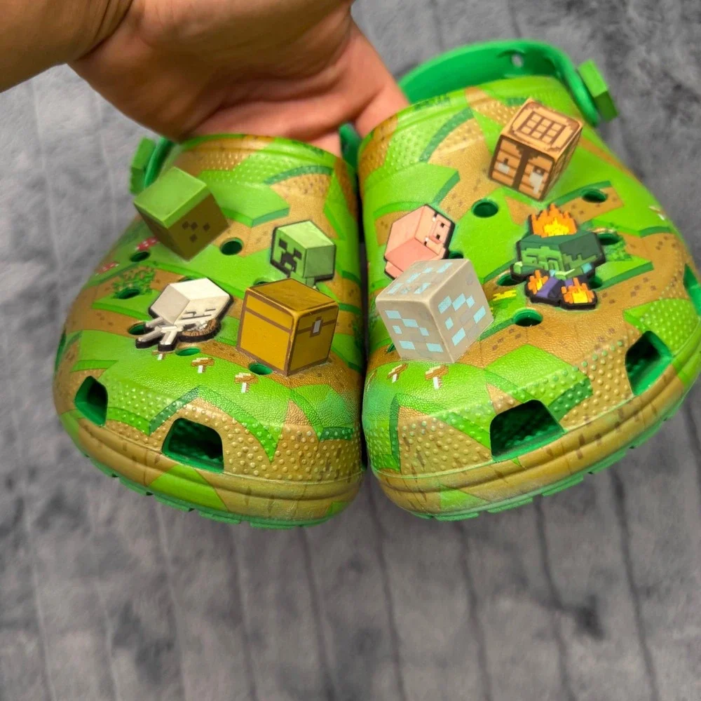 Crocs Minecraft Classic Clogs Green Gold Kids J6 Jibbitz Charms 208473-3TX